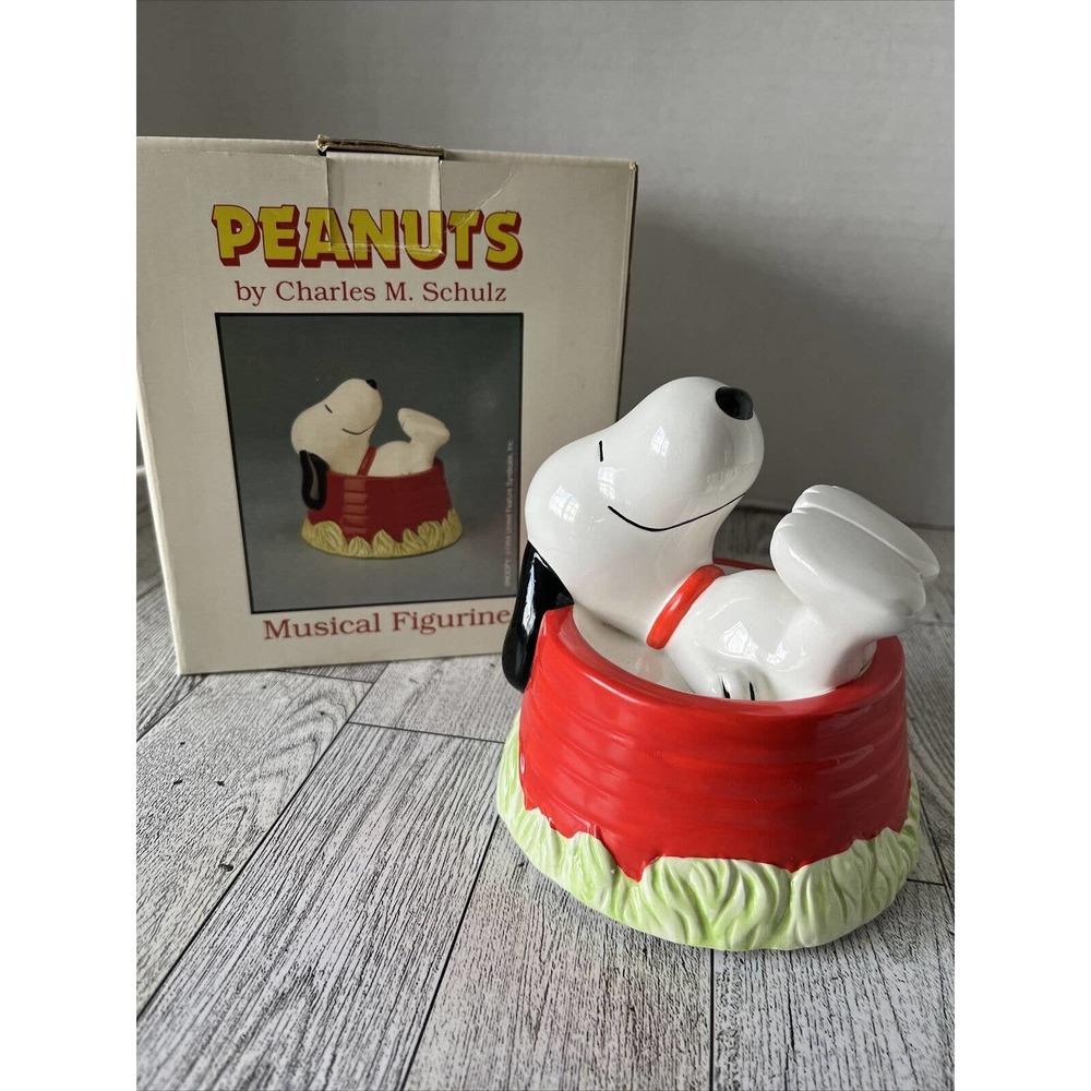 Vintage Willitts Designs Peanuts Snoopy Music Box “Sitting On Top Of The World”